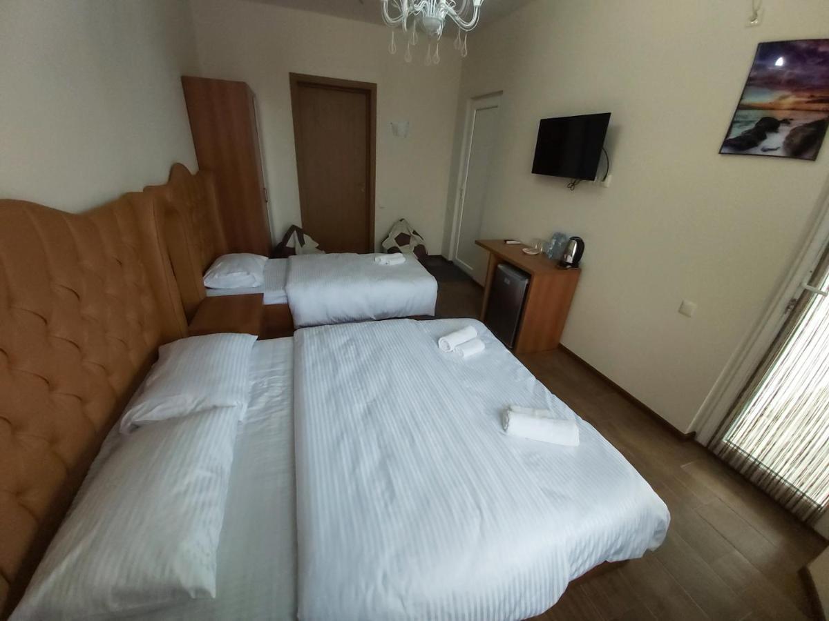 Hotel Maria バトゥーミ エクステリア 写真