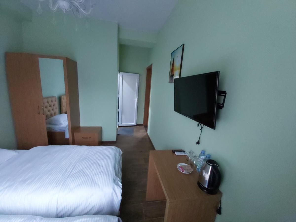 Hotel Maria バトゥーミ エクステリア 写真
