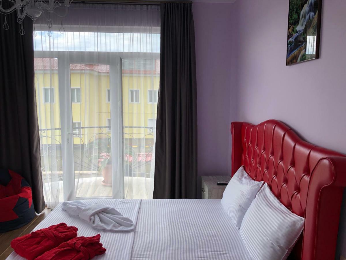 Hotel Maria バトゥーミ エクステリア 写真