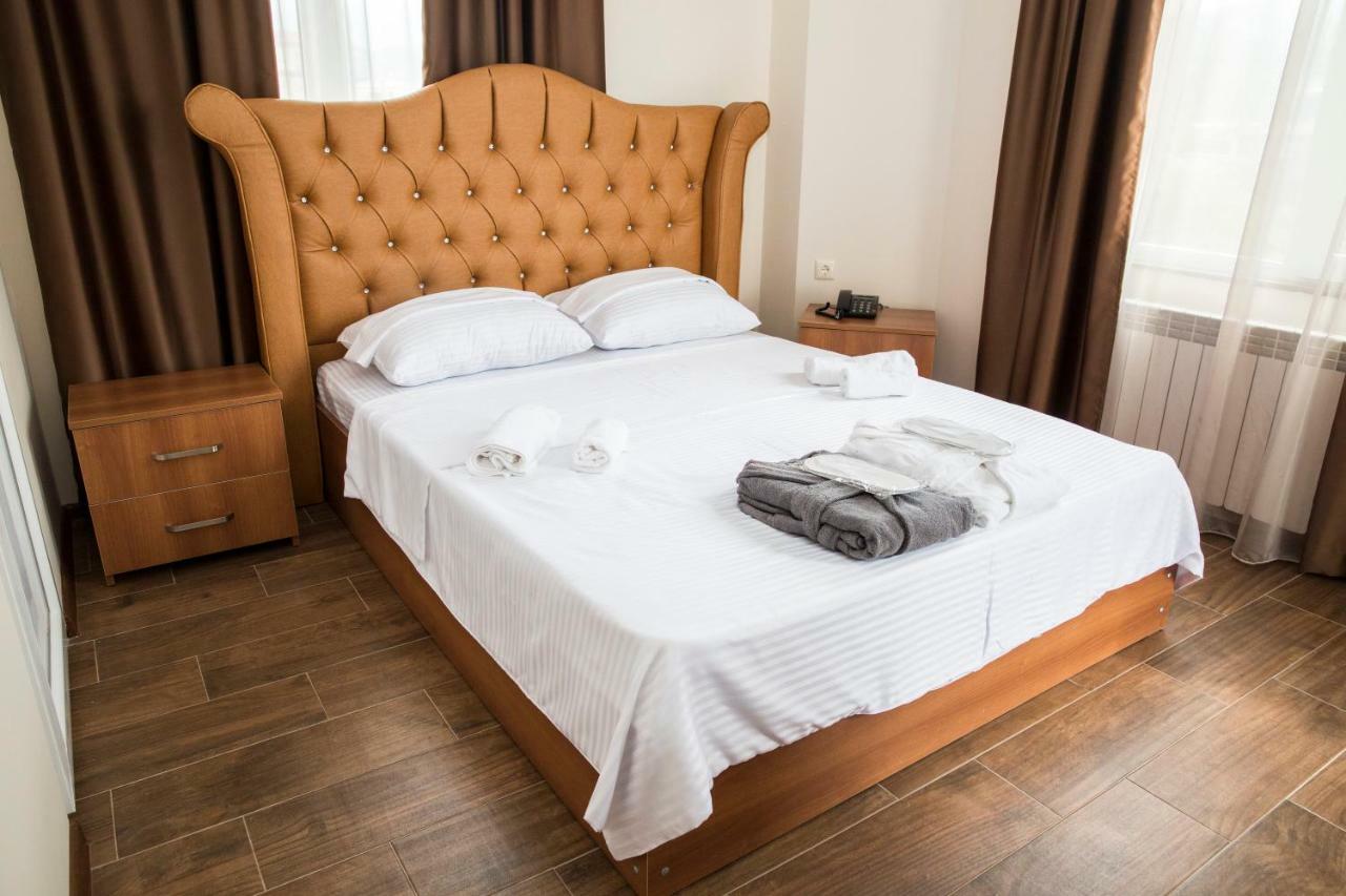 Hotel Maria バトゥーミ エクステリア 写真